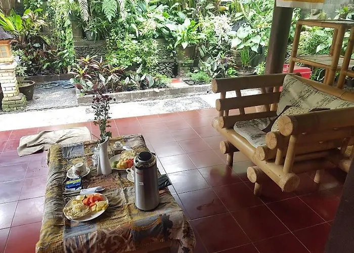 1bd In Family Compound1, 15 Minute Walk To Yoga Barn Habitación en casa particular Ubud