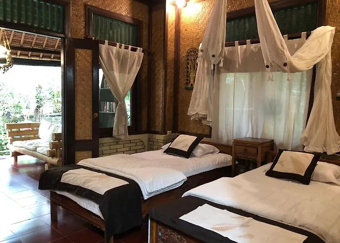 Habitación en casa particular 1bd In Family Compound1, 15 Minute Walk To Yoga Barn Ubud