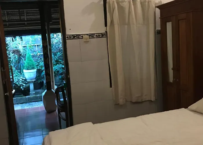 1bd In Family Compound1, 15 Minute Walk To Yoga Barn Habitación en casa particular *