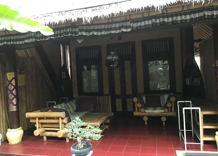 1bd In Family Compound1, 15 Minute Walk To Yoga Barn Habitación en casa particular *