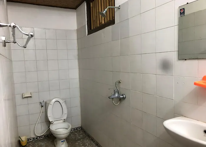 1bd In Family Compound1, 15 Minute Walk To Yoga Barn Habitación en casa particular *