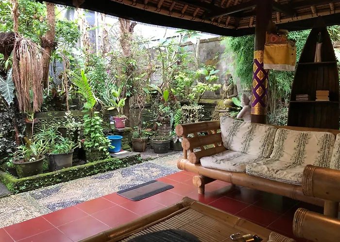 1bd In Family Compound1, 15 Minute Walk To Yoga Barn Habitación en casa particular Ubud